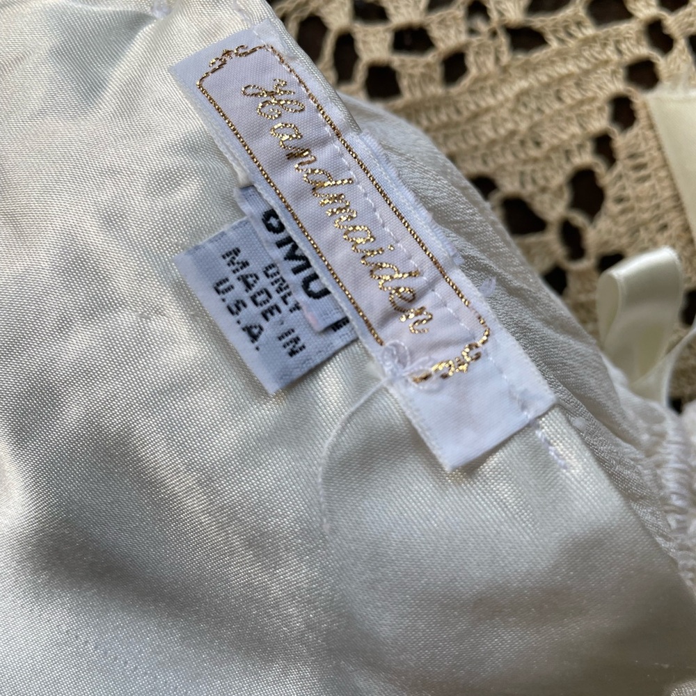 Vintage Handmaiden Ivory Silk Baby Outfit 3 piece Set Top Bloomers & Hat 6M - Picture 3 of 12